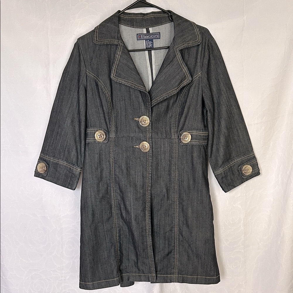 BACCINI dark blue denim Women's Jean Jacket Tortoise design buttons Size Medium.